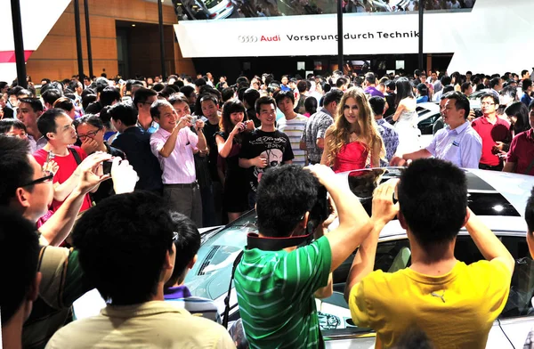 Visitors Crowd Stand Audi Volkswagens Premium Car Brand Auto Fair — Stock Photo, Image