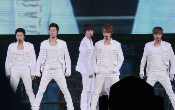 Южнокорейская Поп Группа Super Junior Выступает Концерте Культурном Центре Expo — стоковое фото