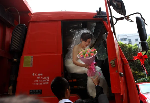 Noiva Sai Veículo Engenharia Zhuzhou Província Central Chinas Hunan Setembro — Fotografia de Stock