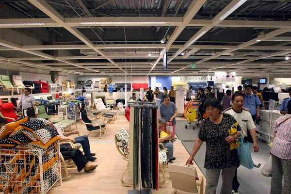 Çinli Müşteriler Beicai Kasabasında Ikea Mağazasında Alışveriş Pudong Şanghay Çin — Stok fotoğraf