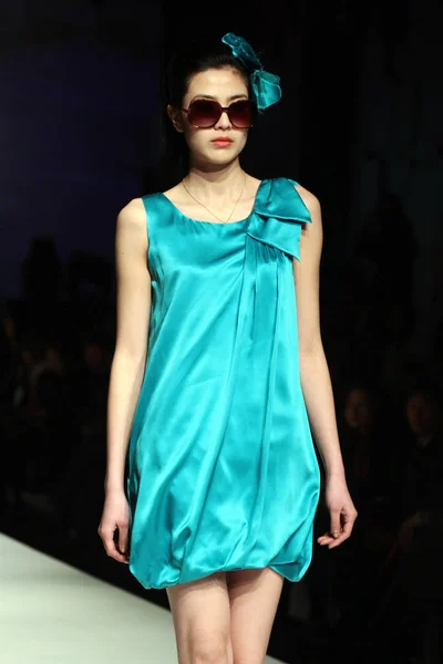 Desfile Moda Elegância Undercover Xangai 2011 Outono Inverno Fashion Week — Fotografia de Stock