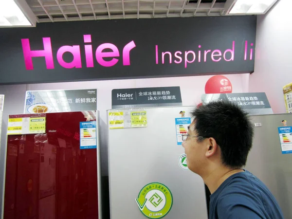 Китайские Магазины Покупателей Холодильника Haier Магазине Бытовой Техники Городе Наньтун — стоковое фото