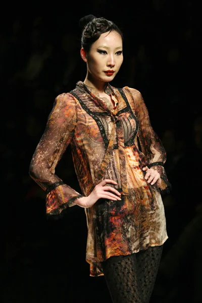Dunnu のファッションショーで北京 中国のファッション週間秋 2011 2011 — ストック写真
