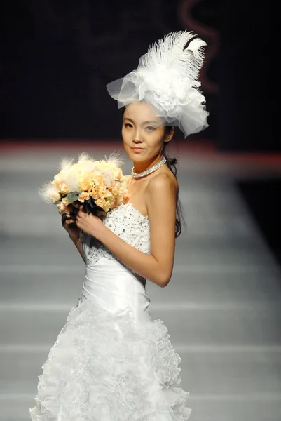Famory Kupası Çin Düğün Elbise Tasarım Yarışması Çin 2012 Ilkbahar — Stok fotoğraf