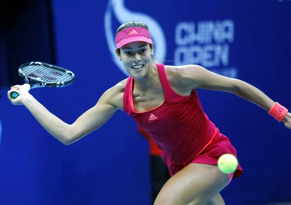 2011年10月5日 在中国北京举行的中国网球公开赛上 塞尔维亚选手安娜 伊万诺维奇在第三轮比赛中与俄罗斯选手维拉复出 — 图库照片