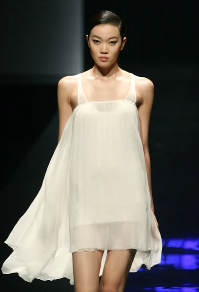 旭化成中国ファッション デザイナー賞市傑コレクション ファッションショー北京 2012年春 夏ファッションウィークで 2011 — ストック写真