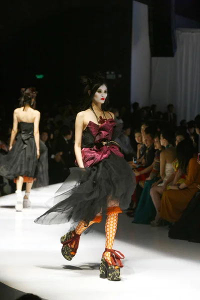 Vivienne Westwood Desfile Moda Durante Shanghai Fashion Week 2012 Coleções — Fotografia de Stock