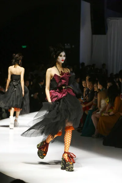Vivienne Westwood Desfile Moda Durante Shanghai Fashion Week 2012 Coleções — Fotografia de Stock
