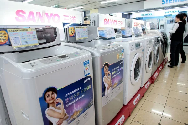 Sanyo Tvättmaskiner Till Salu Ett Hem Apparat Butik Shanghai Kina — Stockfoto
