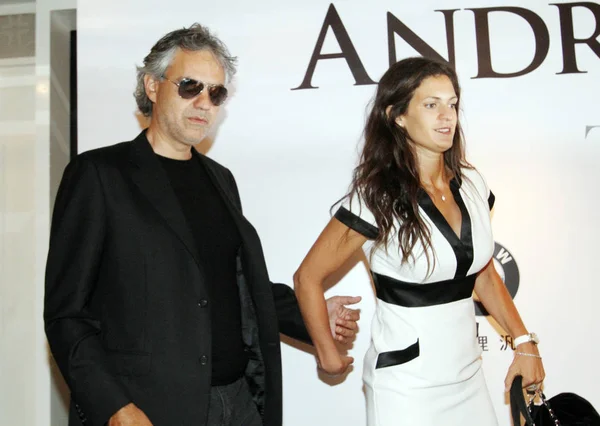 Tenor Italiano Andrea Bocelli Izquierda Asiste Una Conferencia Prensa Antes —  Fotos de Stock