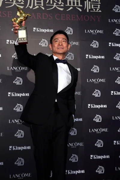 Cantante Actor Hong Kong Andy Lau Celebra Trofeo Mejor Actor — Foto de Stock