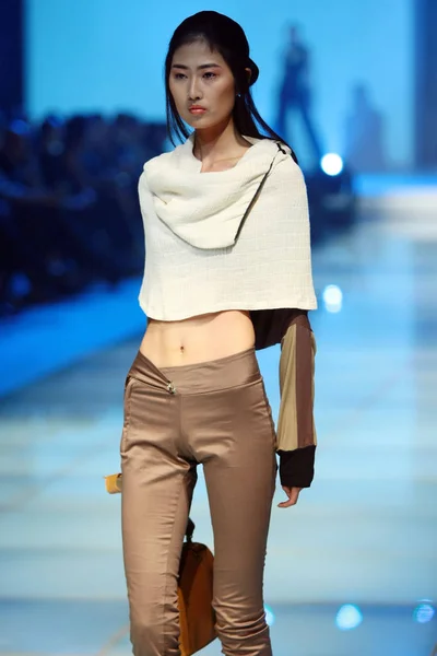 Modell Poserar Camilla Wellton Modevisning Shanghai 2012 Våren Sommaren Modeveckan — Stockfoto