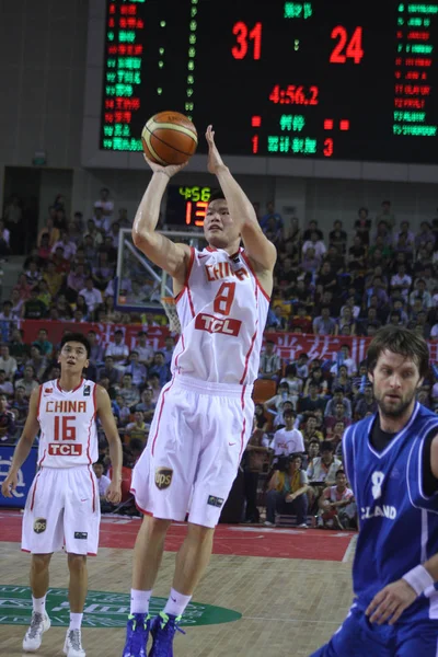 Kinesisk Basketspelare Zhu Fangyu Center Skjuter Den Asiatiska Mästerskapet Basket — Stockfoto