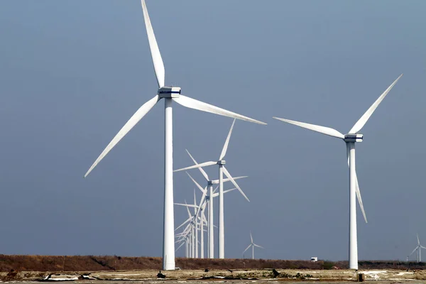 Rudong 郡の風力発電所における風力タービン渦 東中国江蘇省 月2011 — ストック写真