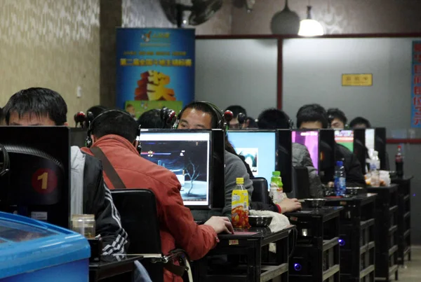 Chiński Internautów Grać Gry Online Kawiarence Internetowej Qingdao Miasta Wschodnia — Zdjęcie stockowe
