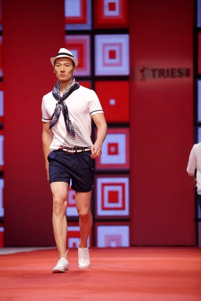 Tries Desfile Moda Para Hombres Semana Moda Primavera Verano China —  Fotos de Stock