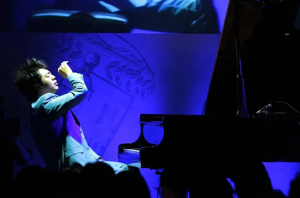2011 中国の北京でモンブラン ラ文化芸術後援賞授賞式で実行する中国ピアニスト — ストック写真