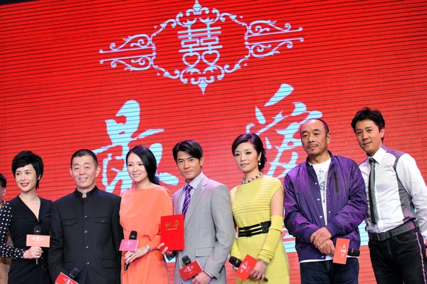 左から 中国の女優 江沢ウェンリ 中国人監督のグ チャンウェイ 中国の女優チャン 香港の歌手で俳優のアーロン クウォック 中国の歌手 中国の歌手のカイ — ストック写真