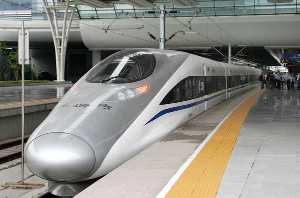 Crh China Railway High Speed Pociąg Pekinu Przybywa Dworzec Kolejowy — Zdjęcie stockowe