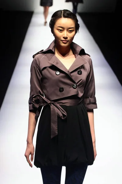 Designers Jovens Para Xiu Desfile Moda Durante Shanghai 2012 Primavera — Fotografia de Stock