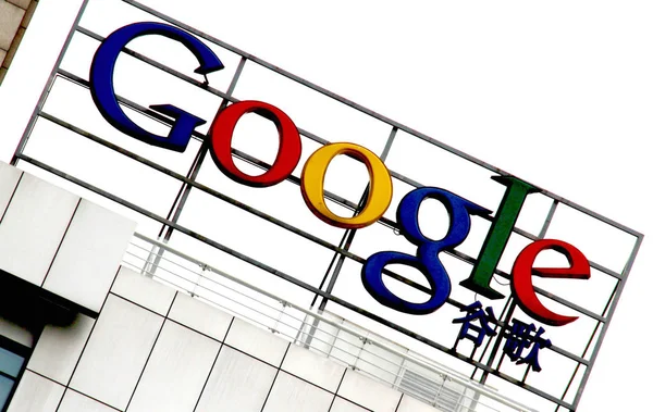 Logo Google Jest Zdjęciu Dachu Budynku Siedziby Google China Pekinie — Zdjęcie stockowe