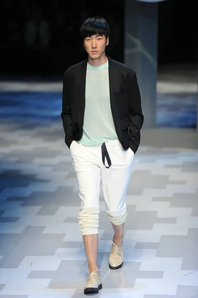 Cabbeen Chic Mens Modeshow Tijdens China 2012 Spring Summer Fashion — Stockfoto