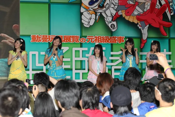 Участники Японской Женской Поп Группы Ske48 Мини Концерте Время Выставки — стоковое фото