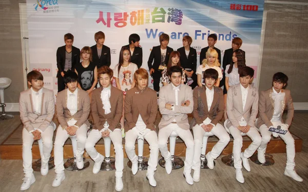 Südkoreanische Popgruppen Super Junior Erste Reihe Girls Day Zweite Reihe — Stockfoto