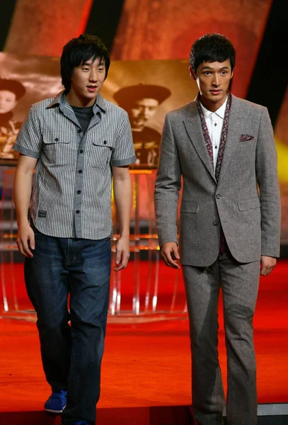 왼쪽부터 제이시 후게가 2011년 15일 장쑤성 난징에서 레볼루션 시사회에 참석하고 — 스톡 사진