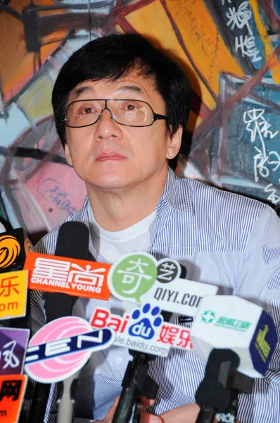 Aktor Jackie Chan Jest Przesłuchiwany Briefingu Dla Artystów 311 Miłość — Zdjęcie stockowe
