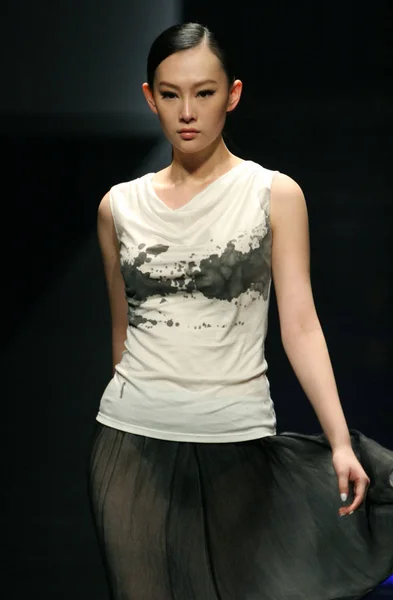 旭化成中国ファッション デザイナー賞市傑コレクション ファッションショー北京 2012年春 夏ファッションウィークで 2011 — ストック写真