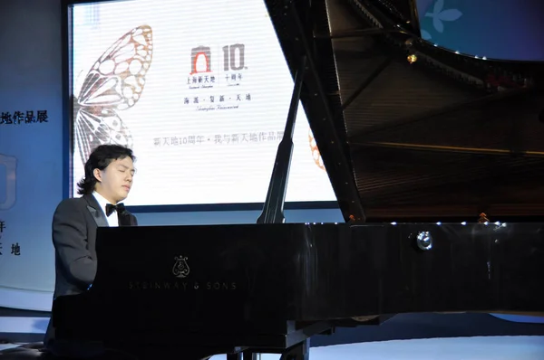 Chinese Pianist Yundi Performs Exhibition Celebrating 10Th Anniversary Founding Xintiandi — Stock Photo, Image