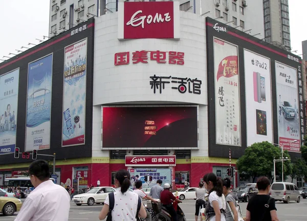Gyalogosok Járni Korábban Gome Elektronikai Áruház Nanjing Chinas Jiangsu Tartomány — Stock Fotó
