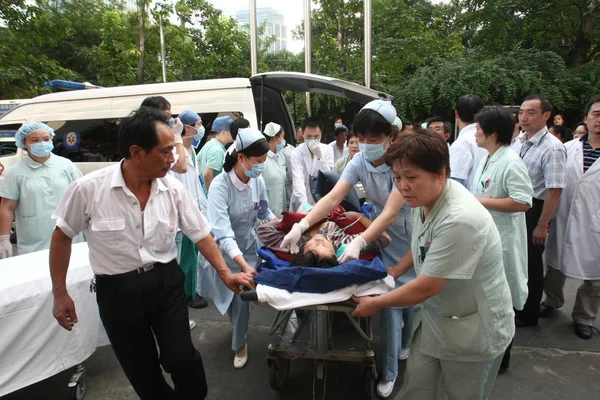 Medicinsk Personal Redo Att Behandla Skadade Passagerare Shanghai Shuguang Hospital — Stockfoto