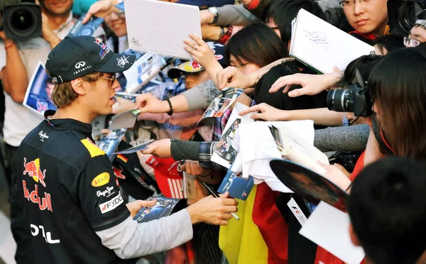 German Driver Sebastian Vettel Red Bull Racing Team Signs Fans — Stock Photo, Image
