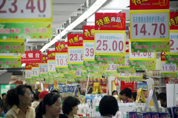 Chińskich Klientów Sklep Dla Towarów Sprzedaży Supermarkecie Qingdao Miasta Wschodnia — Zdjęcie stockowe