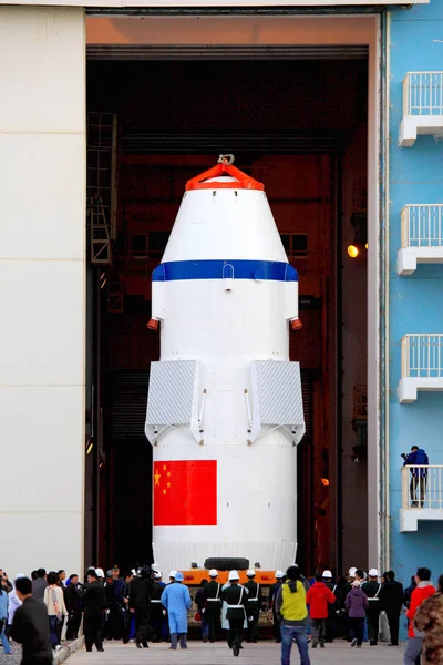 Kosmická Loď Shenzhou Viii Přesouvány Finální Montáž Testování Zařízení Připevněna — Stock fotografie
