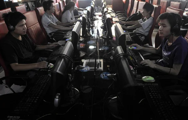 Китайські Інтернет Користувачі Грають Онлайн Ігри Інтернет Кафе Місті Нанчанг — стокове фото