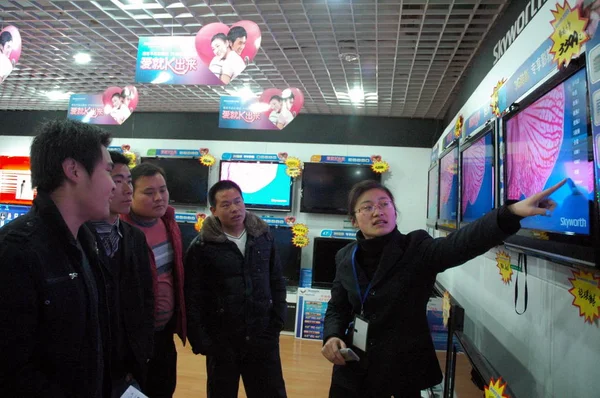 Customers Buy Televisions Store Linmu East Chinas Shandong Province April — Stock Photo, Image