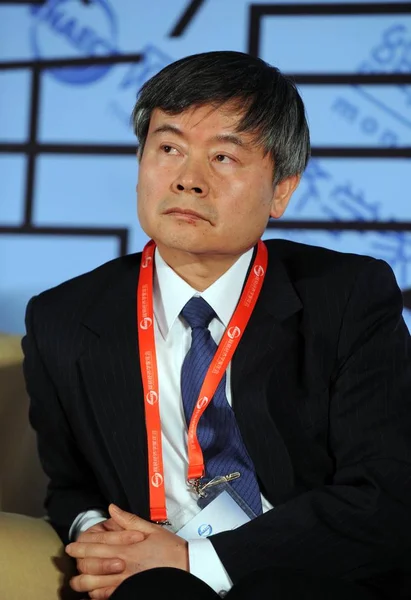 2010年1月14日 清华大学政治经济学中心主任蔡继明在中国北京举行的网易经济学家大会上被看到 — 图库照片