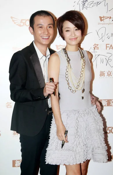 中国演员张文和女演员妻子马伊丽出席2011年11月16日在中国北京举行的中国 最美丽人物奖 颁奖典礼 — 图库照片