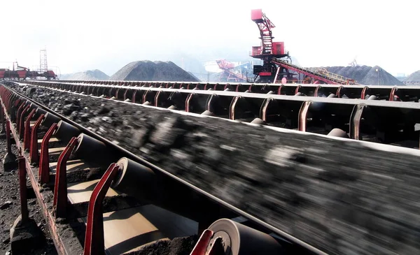 Conveyor Belts Transport Coal Coalyard Ningbo City East Chinas Zhejiang — Stock Photo, Image