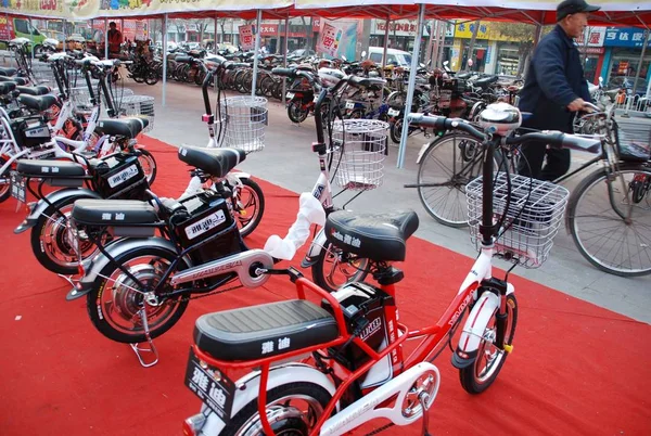 Bicicletas Elétricas São Vistas Para Venda Binzhou Leste Província Chinas — Fotografia de Stock