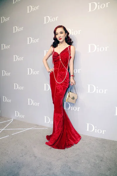 Kinesisk Skådespelerska Huo Siyan Poserar Invigningen Dior Flaggskeppsbutik Shin Kong — Stockfoto