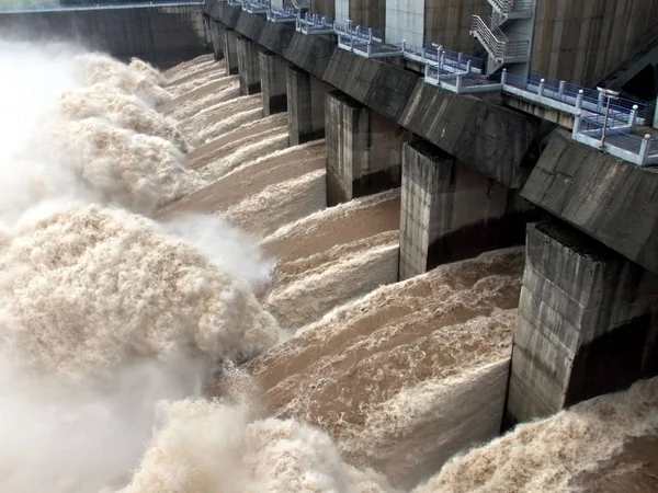 Fluten Strömen Aus Dem Zhuba Damm Yichang Zentralchinas Hubei Provinz — Stockfoto