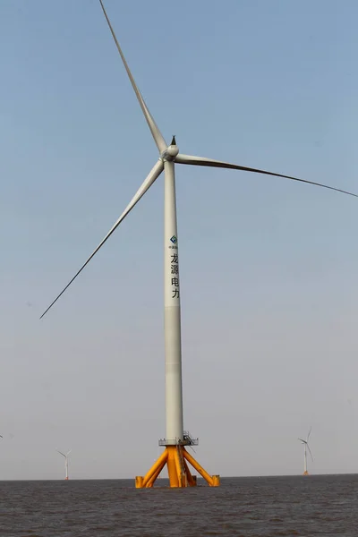 中国長元パワーグループの風塔が中国東部江蘇省南通で見られる 2011年12月27日 — ストック写真