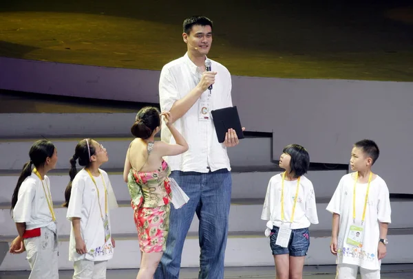 Jugador Baloncesto Chino Yao Ming Los Houston Rockets Habla Durante —  Fotos de Stock