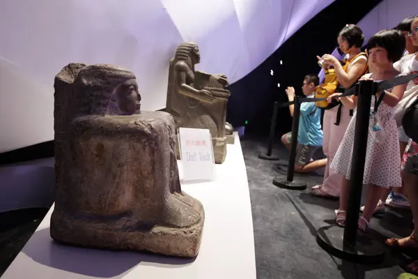 Посетители Смотрят Выставки Египетском Павильоне Всемирном Выставочном Парке Шанхае Китай — стоковое фото