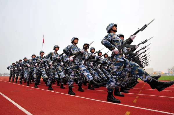 Des Soldats Marine Chinoise Apl Défilent Lors Une Cérémonie Célébrant — Photo