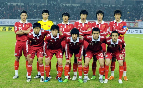 Players Chinese National Mens Soccer Team Pose Photos Competing Syria — Stock Photo, Image